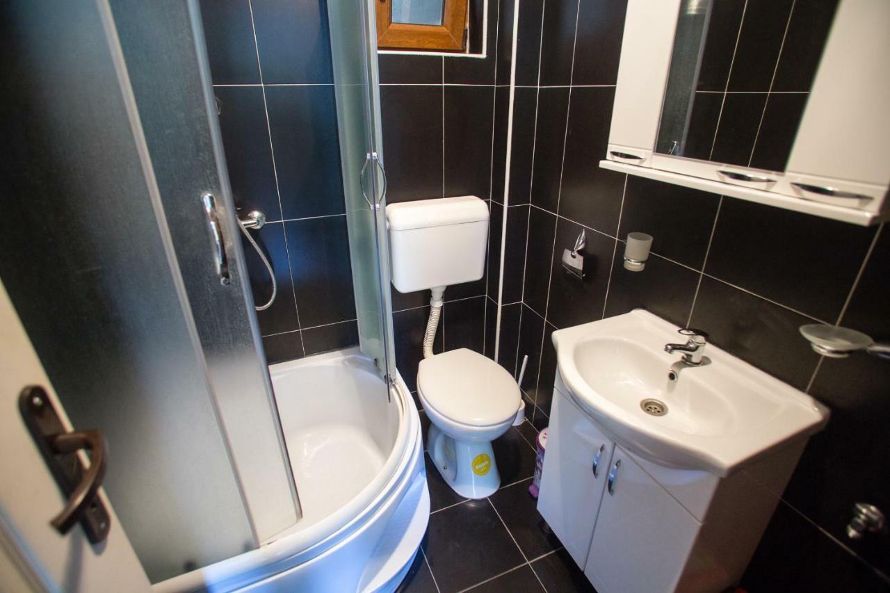 Romeo And Juliet Apartments ティヴァト エクステリア 写真